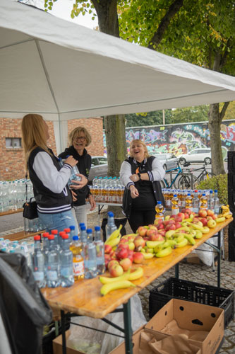 three women helping with food and drinks