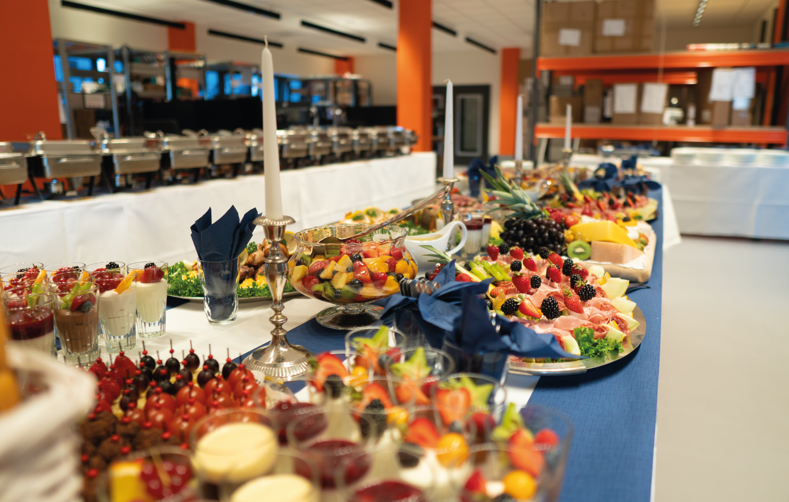 Buffets der Einweihungsfeier im Lager der Cybertrading GmbH